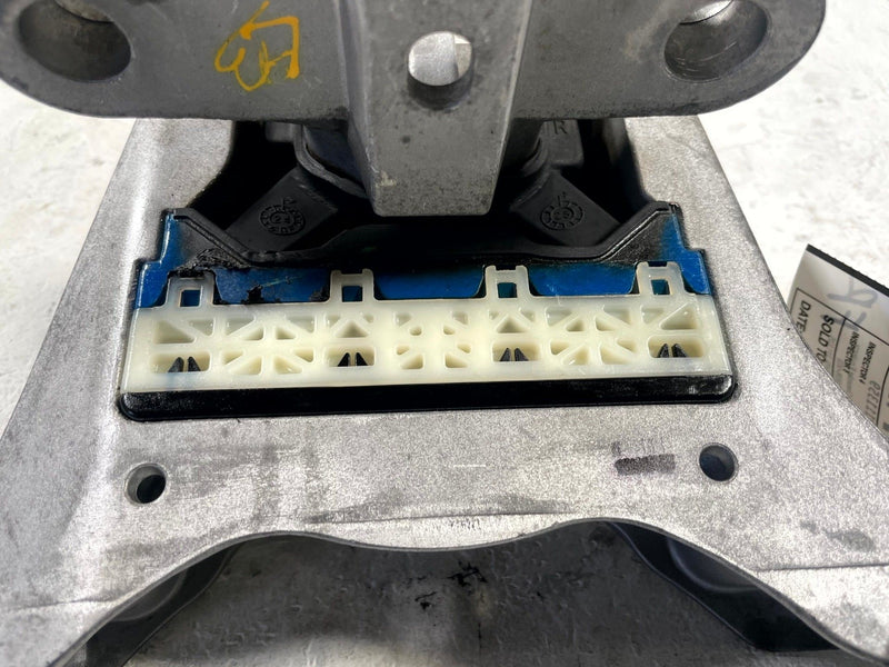 Load image into Gallery viewer, 25-26 CHEVROLET EQUINOX FRONT RIGHT ENGINE MOTOR MOUNT SUPPORT BRACKET # 111359
