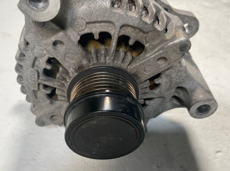 Load image into Gallery viewer, 2020 - 2023 JEEP GLADIATOR ENGINE ALTERNATOR GENERATOR ASSEMBLY 12V # 114165
