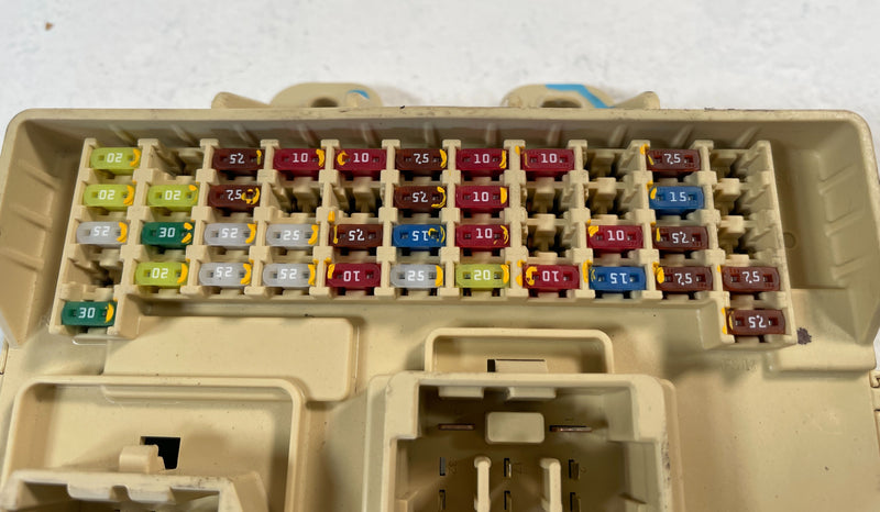 Load image into Gallery viewer, 22-24 HYUNDAI TUCSON DASH DASHBOARD FUSE RELAY JUNCTION BOX BLOCK 2.5L # 106041
