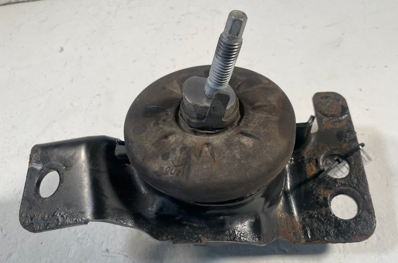Load image into Gallery viewer, 2020 - 2026 JEEP GLADIATOR FRONT LEFT SIDE ENGINE MOUNT ISOLATOR 3.6L # 114140
