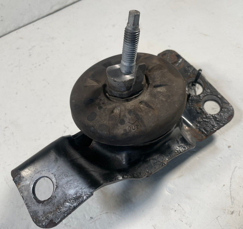 Load image into Gallery viewer, 2020 - 2026 JEEP GLADIATOR FRONT LEFT SIDE ENGINE MOUNT ISOLATOR 3.6L # 114140
