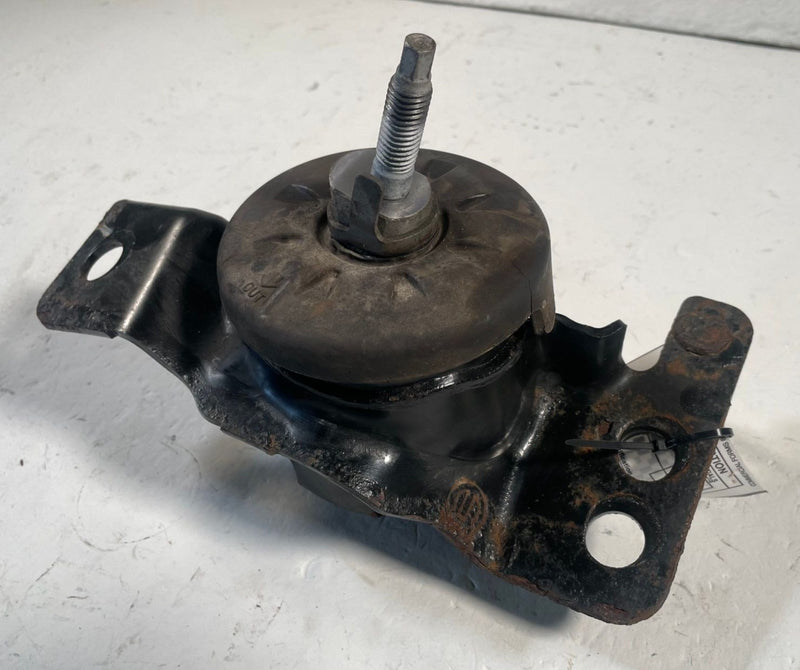 Load image into Gallery viewer, 2020 - 2026 JEEP GLADIATOR FRONT LEFT SIDE ENGINE MOUNT ISOLATOR 3.6L # 114140
