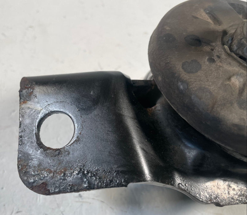 Load image into Gallery viewer, 2020 - 2026 JEEP GLADIATOR FRONT LEFT SIDE ENGINE MOUNT ISOLATOR 3.6L # 114140
