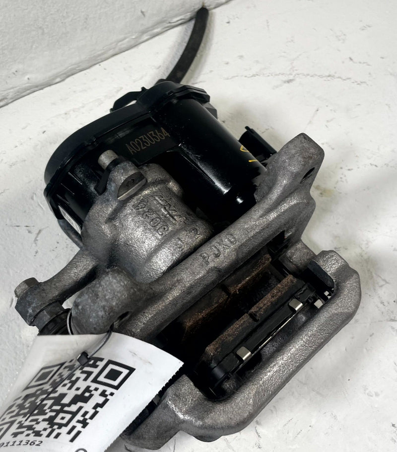 Load image into Gallery viewer, 2025 CHEVROLET EQUINOX REAR RIGHT PASSENGER SIDE BRAKE CALIPER 26526198 # 111362

