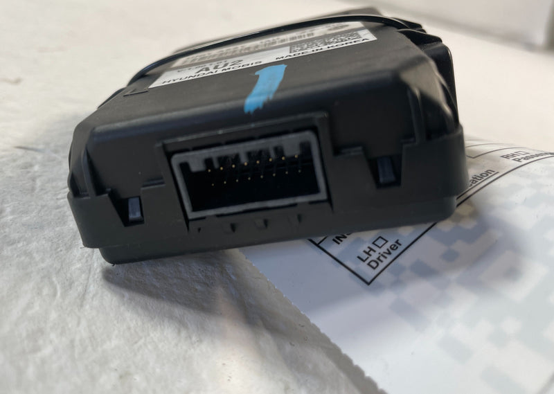 Load image into Gallery viewer, 22-25 HYUNDAI TUCSON IGNITION IMMOBILIZER LOCKING CONTROL MODULE UNIT # 106051
