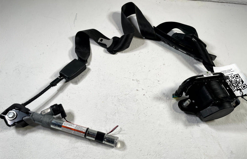 Load image into Gallery viewer, 19 - 21 HONDA PASSPORT FRONT RIGHT SIDE SEAT BELT RETRACTOR BLACK # 107433
