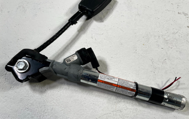 Load image into Gallery viewer, 19 - 21 HONDA PASSPORT FRONT RIGHT SIDE SEAT BELT RETRACTOR BLACK # 107433
