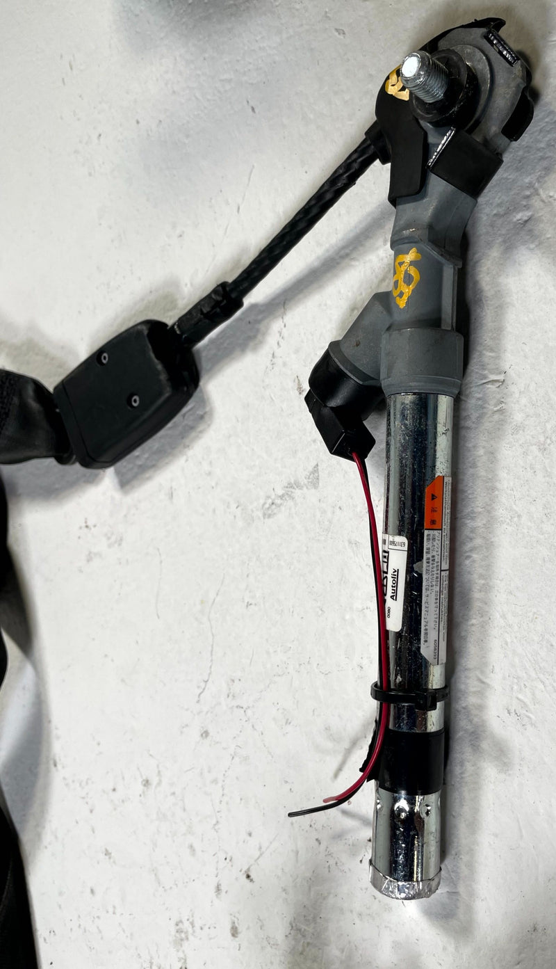 Load image into Gallery viewer, 19 - 21 HONDA PASSPORT FRONT RIGHT SIDE SEAT BELT RETRACTOR BLACK # 107433
