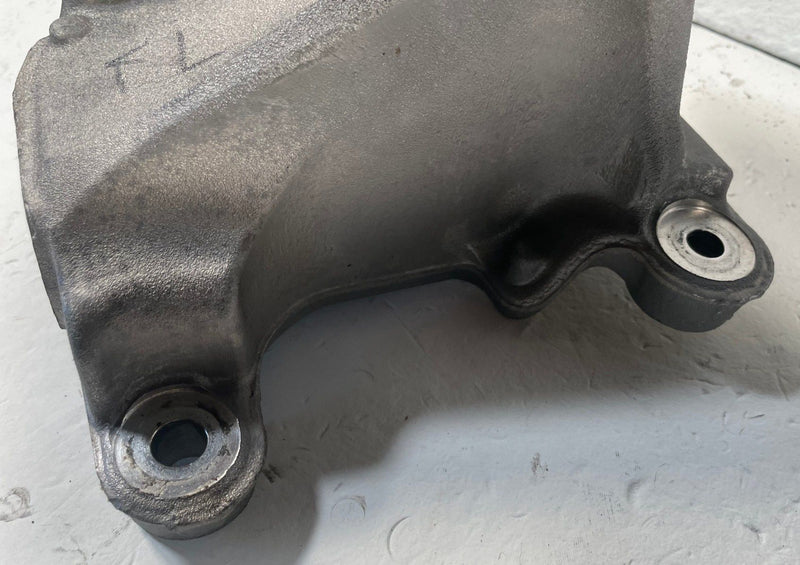 Load image into Gallery viewer, 20-26 JEEP GLADIATOR FRONT LEFT SIDE ENGINE MOUNT SUPPORT BRACKET 3.6L # 114139
