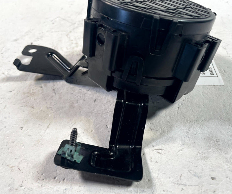 Load image into Gallery viewer, 2024-2026 HONDA PROLOGUE FRONT PEDESTRIAN SOUND ALERT SPEAKER W/ BRACKET #114235

