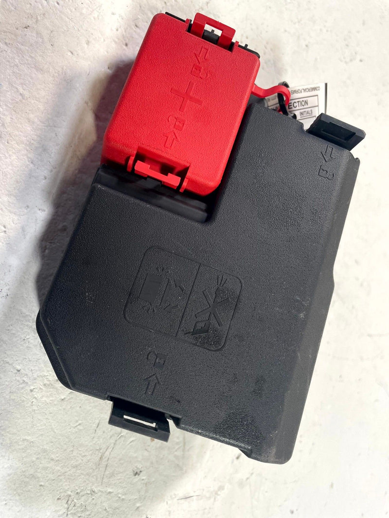Load image into Gallery viewer, 2024-2026 HONDA PROLOGUE BATTERY DISTRIBUTION FUSE RELAY BLOCK COVER # 114250
