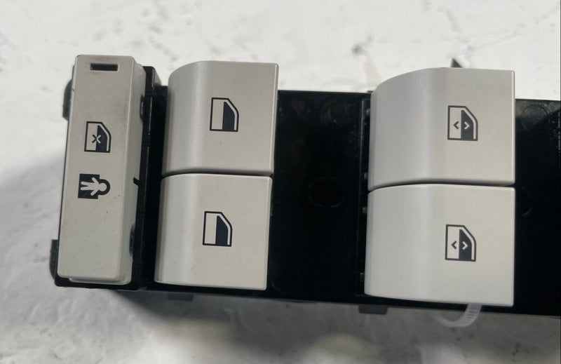 Load image into Gallery viewer, 24-26 HYUNDAI SANTA FE SEL FRONT LEFT DRIVER DOOR MASTER WINDOW SWITCH # 112831
