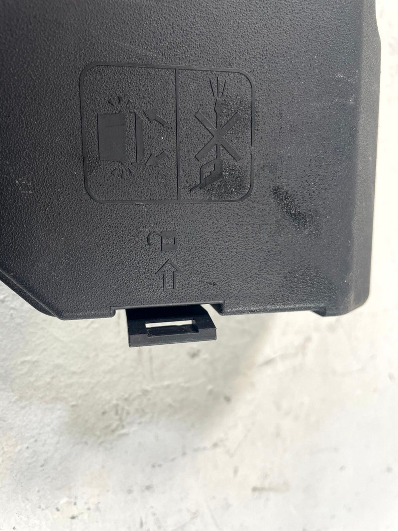Load image into Gallery viewer, 2024-2026 HONDA PROLOGUE BATTERY DISTRIBUTION FUSE RELAY BLOCK COVER # 114250
