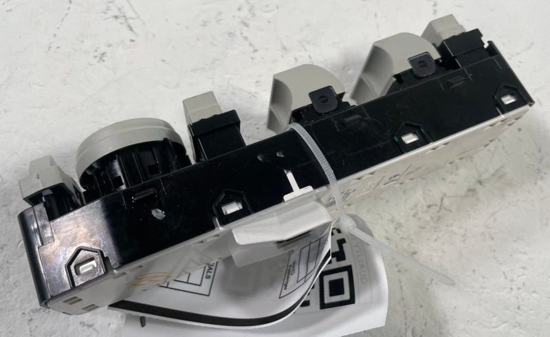 Load image into Gallery viewer, 24-26 HYUNDAI SANTA FE SEL FRONT LEFT DRIVER DOOR MASTER WINDOW SWITCH # 112831
