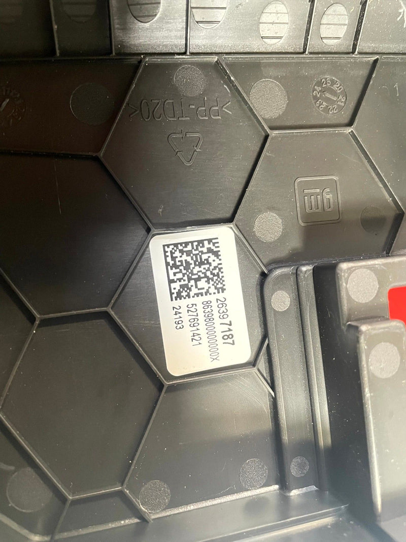 Load image into Gallery viewer, 2024-2026 HONDA PROLOGUE BATTERY DISTRIBUTION FUSE RELAY BLOCK COVER # 114250
