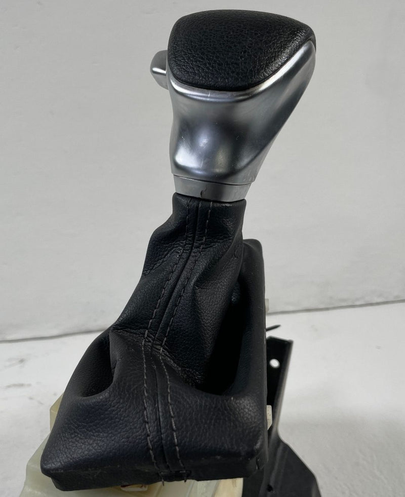 Load image into Gallery viewer, 2021-2025 KIA SORENTO CENTER CONSOLE GEAR KNOB SHIFTER SELECTOR LEVER # 110120
