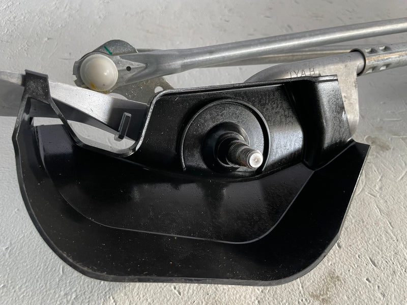Load image into Gallery viewer, 2022-2026 ACURA MDX FRONT WINDSHIELD WIPER TRANSMISSION LINKAGE W/ MOTOR #111957
