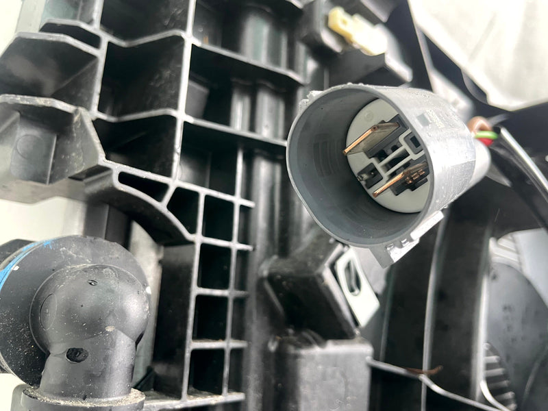 Load image into Gallery viewer, HONDA PROLOGUE RADIATOR CONDENSER ELECTRIC COOLING FAN MOTOR ASSY 24-26 # 114325
