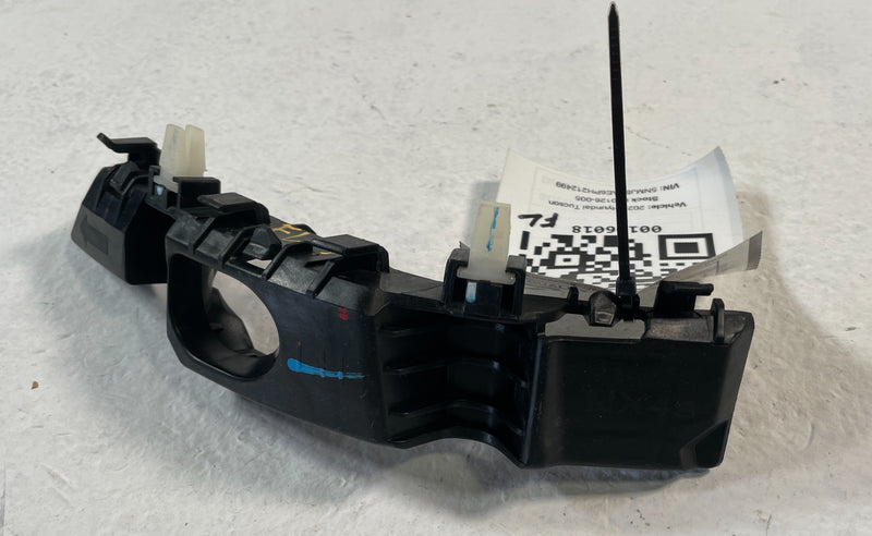 Load image into Gallery viewer, 2022-2024 HYUNDAI TUCSON FRONT LEFT SIDE BUMPER MOUNT SUPPORT BRACKET # 106018
