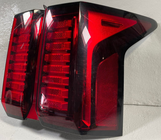 21-23 KIA SORENTO REAR RIGHT PASSENGER SIDE HALOGEN OUTER TAILLIGHT LAMP