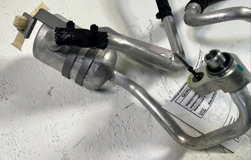 Load image into Gallery viewer, 2024-2026 HONDA PROLOGUE HVAC A/C AIR CONDITIONER DISCHARGE SUCTION HOSE #114284
