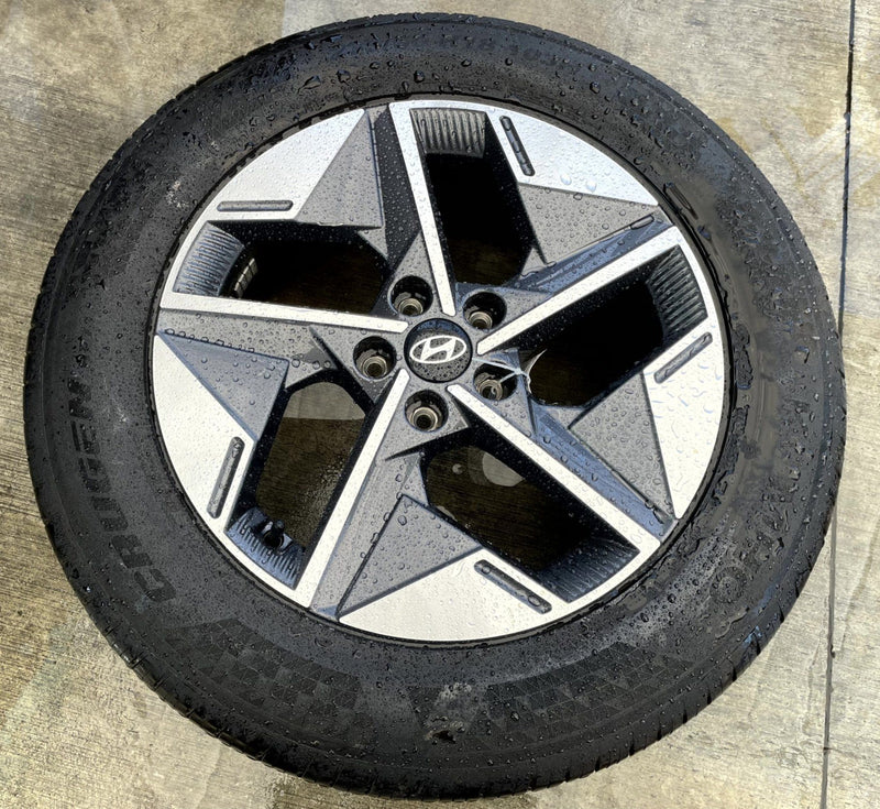 Load image into Gallery viewer, HYUNDAI TUCSON SEL 18" 7.5X18 GRAY ALLOY WHEEL RIM W/TIRE (ONLY#1) 25-26 #112050
