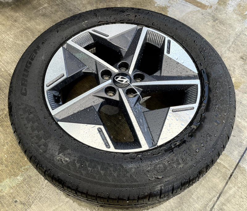 Load image into Gallery viewer, HYUNDAI TUCSON SEL 18" 7.5X18 GRAY ALLOY WHEEL RIM W/TIRE (ONLY#1) 25-26 #112050

