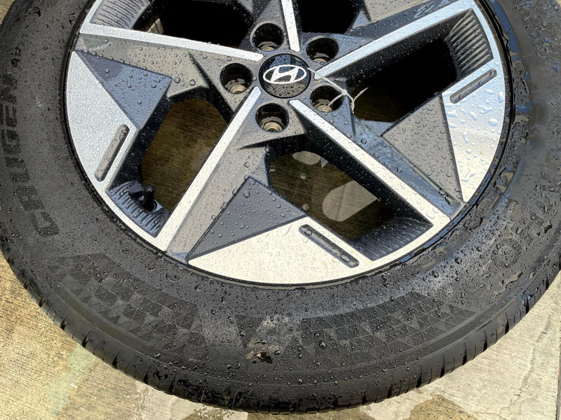 Load image into Gallery viewer, HYUNDAI TUCSON SEL 18" 7.5X18 GRAY ALLOY WHEEL RIM W/TIRE (ONLY#1) 25-26 #112050
