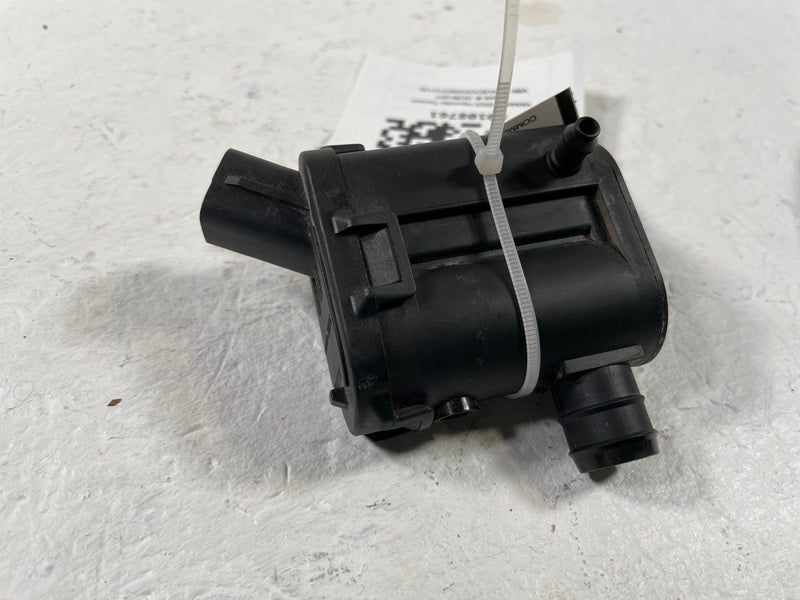 Load image into Gallery viewer, 2020-2026 HYUNDAI TUCSON VENUE FRONT WINDSHIELD WASHER TANK MOTOR PUMP # 108761
