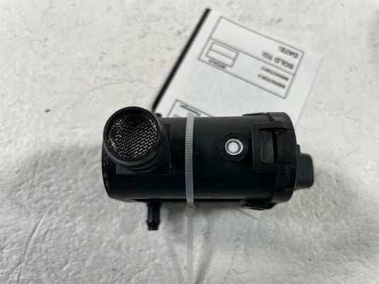 2020-2026 HYUNDAI TUCSON VENUE FRONT WINDSHIELD WASHER TANK MOTOR PUMP