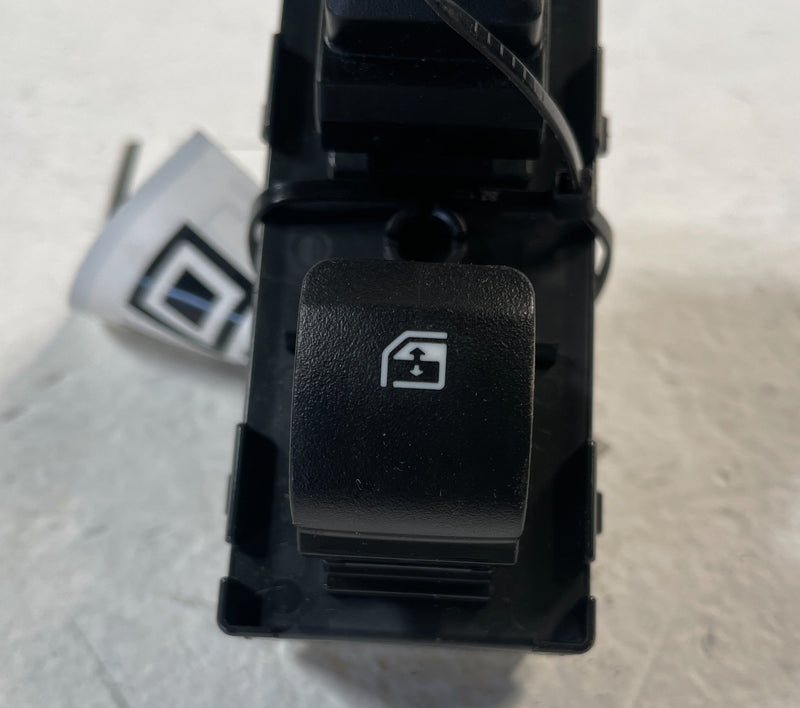 Load image into Gallery viewer, 2022-2024 HYUNDAI TUCSON SANTA CRUZ FRONT RIGHT SIDE DOOR WINDOW SWITCH # 106022
