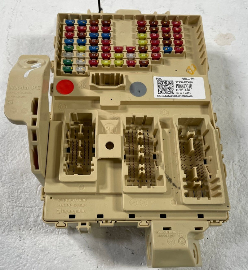 Load image into Gallery viewer, 2025 HYUNDAI TUCSON CABIN FUSE RELAY JUNCION BLOCK BOX 91960-HD010 # 108767
