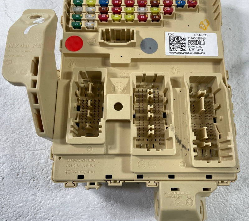 Load image into Gallery viewer, 2025 HYUNDAI TUCSON CABIN FUSE RELAY JUNCION BLOCK BOX 91960-HD010 # 108767
