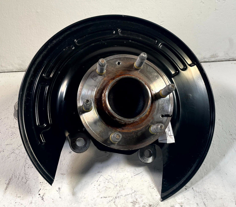 Load image into Gallery viewer, 2024-2026 HONDA PROLOGUE REAR LEFT SIDE STEERING SPINDLE KNUCKLE &amp; HUB # 114296
