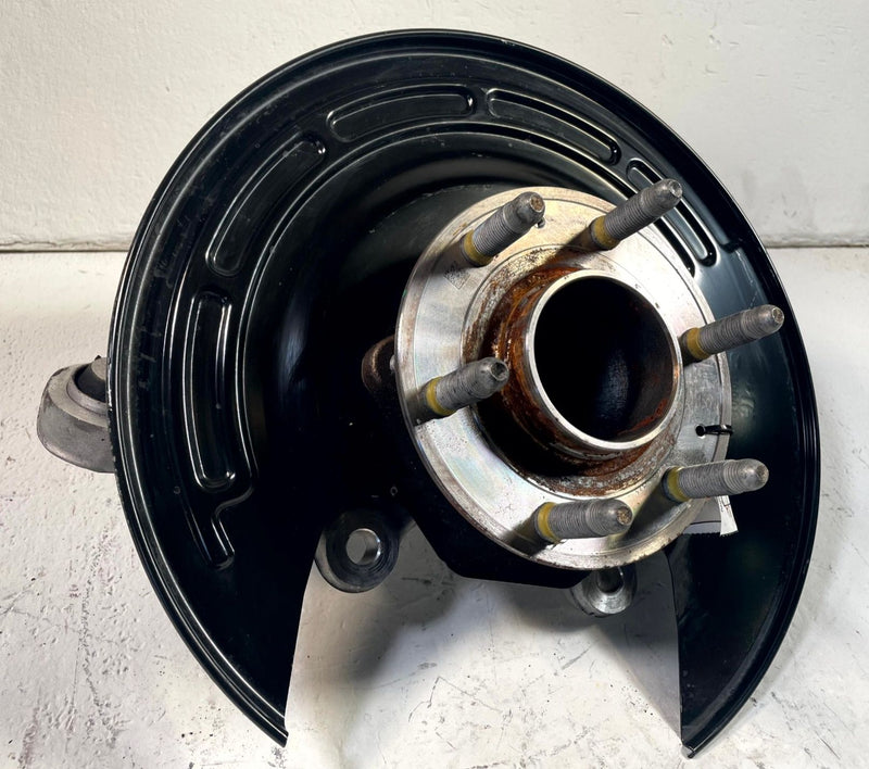 Load image into Gallery viewer, 2024-2026 HONDA PROLOGUE REAR LEFT SIDE STEERING SPINDLE KNUCKLE &amp; HUB # 114296
