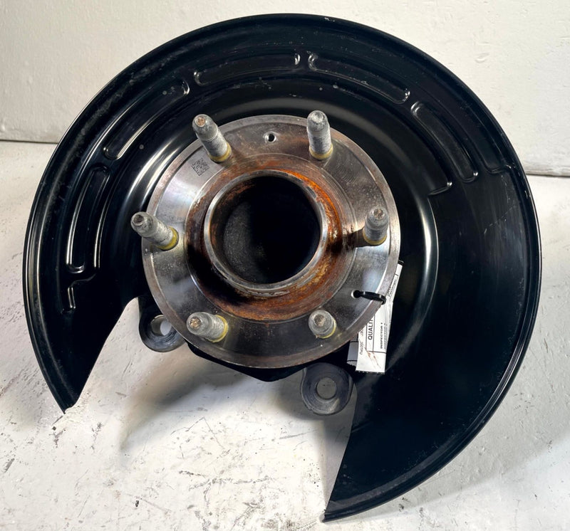 Load image into Gallery viewer, 2024-2026 HONDA PROLOGUE REAR LEFT SIDE STEERING SPINDLE KNUCKLE &amp; HUB # 114296
