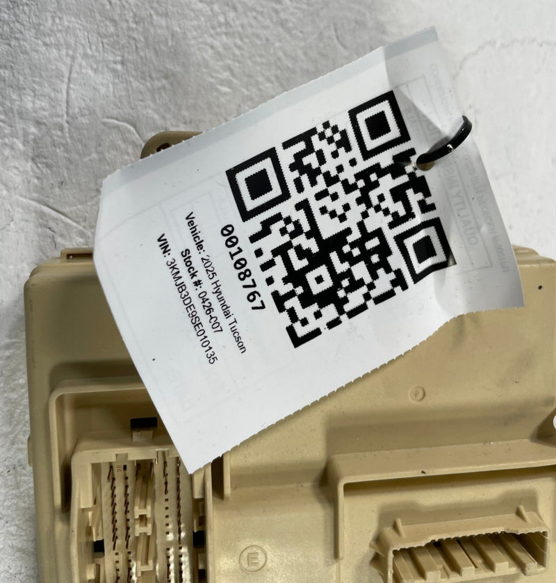 Load image into Gallery viewer, 2025 HYUNDAI TUCSON CABIN FUSE RELAY JUNCION BLOCK BOX 91960-HD010 # 108767
