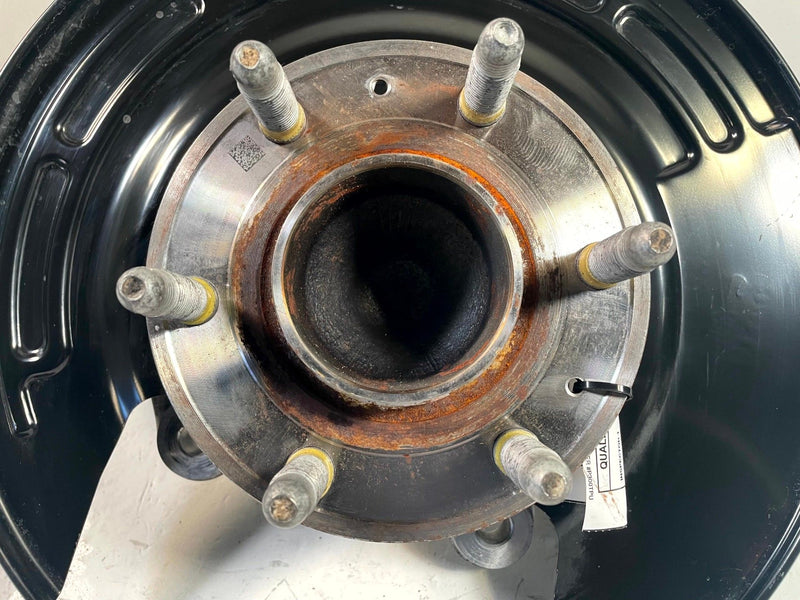 Load image into Gallery viewer, 2024-2026 HONDA PROLOGUE REAR LEFT SIDE STEERING SPINDLE KNUCKLE &amp; HUB # 114296
