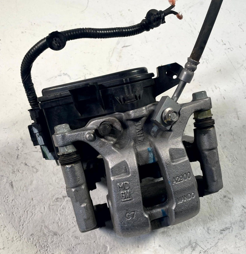 Load image into Gallery viewer, 2024 - 2026 HONDA PROLOGUE REAR LEFT DRIVER SIDE DISC BRAKE CALIPER # 114297
