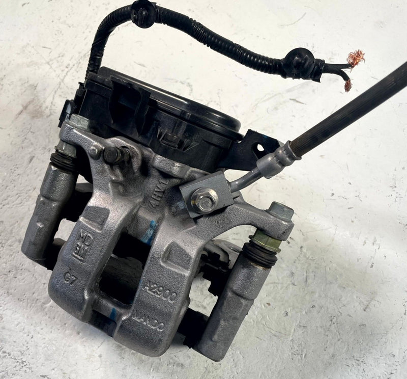 Load image into Gallery viewer, 2024 - 2026 HONDA PROLOGUE REAR LEFT DRIVER SIDE DISC BRAKE CALIPER # 114297
