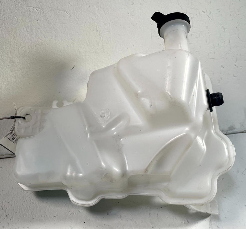 Load image into Gallery viewer, 2024 - 2026 HONDA PROLOGUE WINDSHIELD WASHER RESERVOIR TANK 26345840 # 114306
