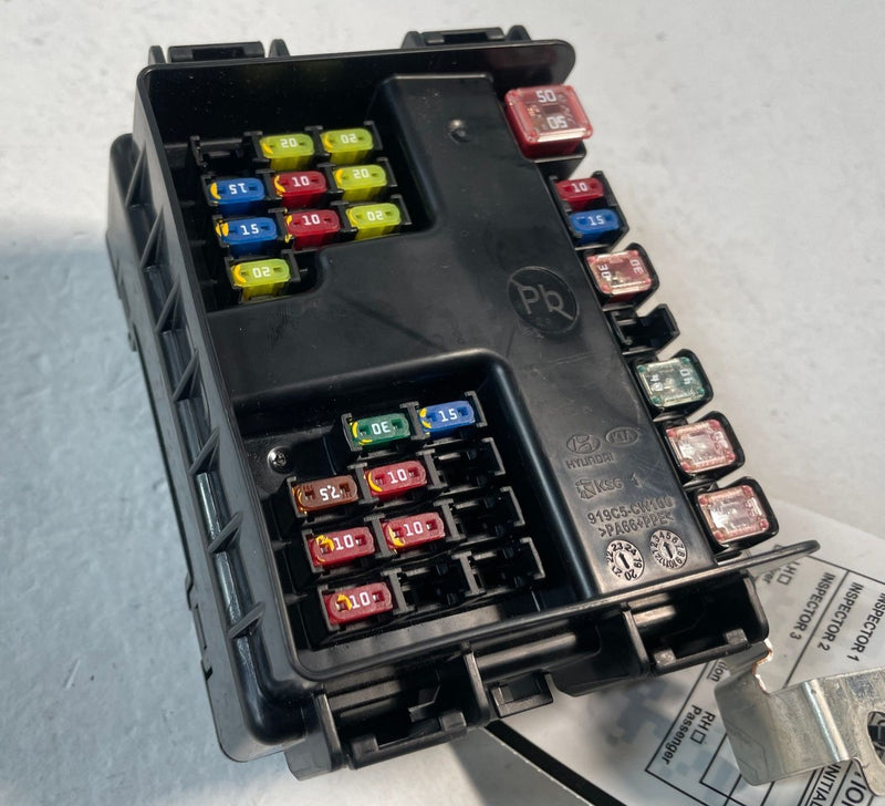 Load image into Gallery viewer, 2022-2025 HYUNDAI TUCSON ENGINE FUSE RELAY JUNCTION BLOCK BOX MODULE UNIT 107349
