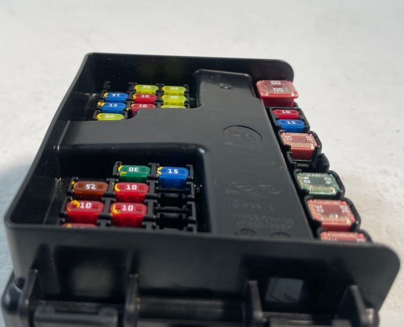 Load image into Gallery viewer, 2022-2025 HYUNDAI TUCSON ENGINE FUSE RELAY JUNCTION BLOCK BOX MODULE UNIT 107349
