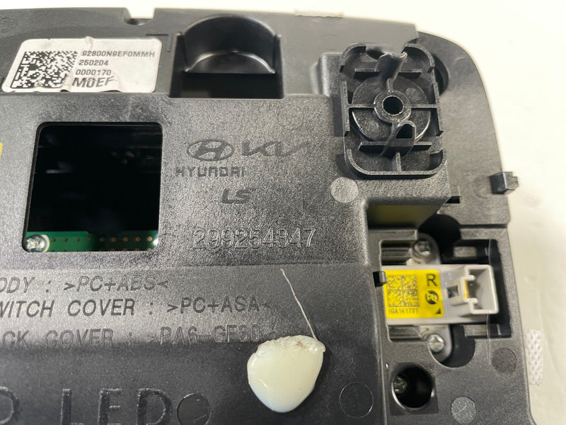 Load image into Gallery viewer, 2025-2026 HYUNDAI TUCSON ROOF OVERHEAD CONSOLE DOME LIGHT LAMP SWITCH # 110169
