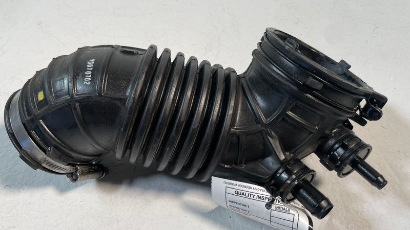 Load image into Gallery viewer, 22-25 HYUNDAI TUCSON ENGINE AIR CLEANER INTAKE HOSE TUBE PIPE 2.5L # 107348
