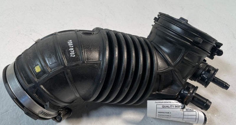 Load image into Gallery viewer, 22-25 HYUNDAI TUCSON ENGINE AIR CLEANER INTAKE HOSE TUBE PIPE 2.5L # 107348
