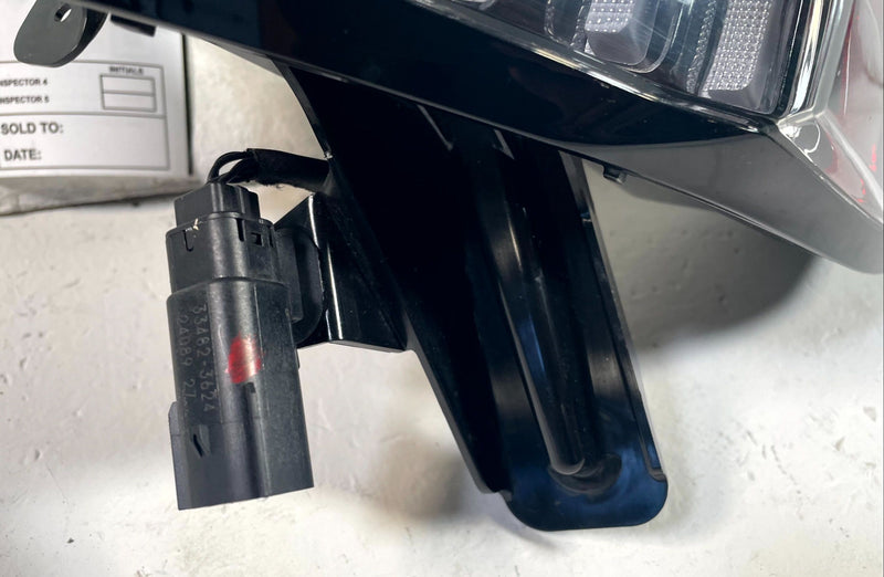 Load image into Gallery viewer, 2024 - 2026 HONDA PROLOGUE REAR RIGHT SIDE OUTER TAIL LIGHT ASSEMBLY # 114274
