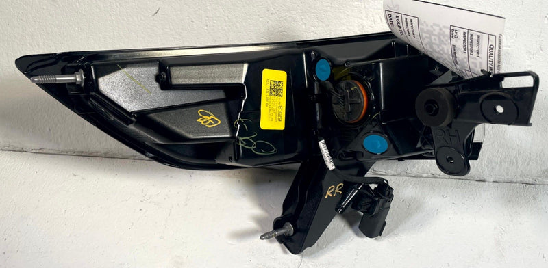 Load image into Gallery viewer, 2024 - 2026 HONDA PROLOGUE REAR RIGHT SIDE OUTER TAIL LIGHT ASSEMBLY # 114274
