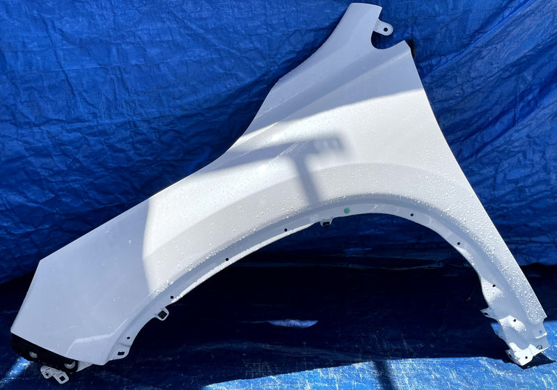 Load image into Gallery viewer, HONDA PILOT FRONT LEFT SIDE FENDER ASSEMBLY WHITE (NH883P) 2023-2025 # 109690
