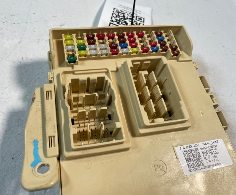 Load image into Gallery viewer, 22-24 HYUNDAI TUCSON DASH DASHBOARD FUSE RELAY JUNCTION BOX BLOCK 2.5L # 107347
